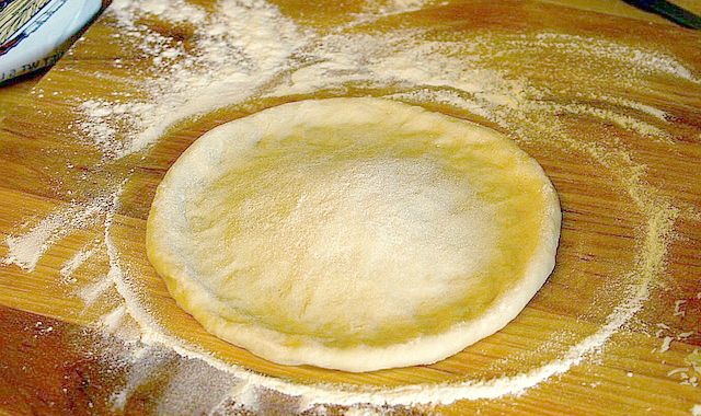 وصفة عجينة البيتزا من مطبخ حواء