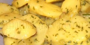 سلطة البطاطس بزيت الزيتون