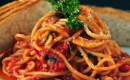 وصفة سباغيتي مع صلصة الطماطم على الطريقة الإيطالية من مطبخ حواء