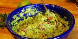 سلطة الافوكادو المكسيكية (غواكامولي)